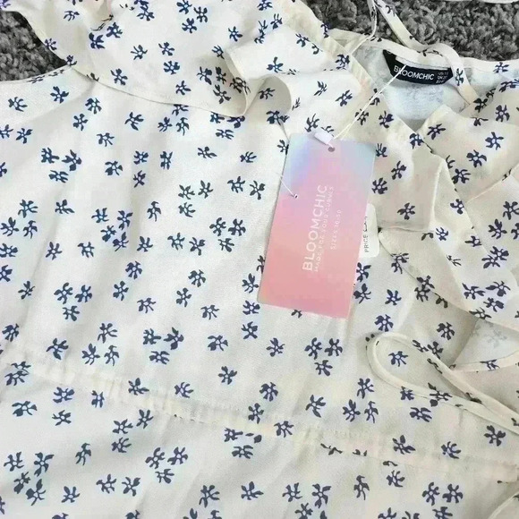 Ditsy Floral  Ruffles Crisscross Cold Shoulder Blouse - Picture 4 of 5